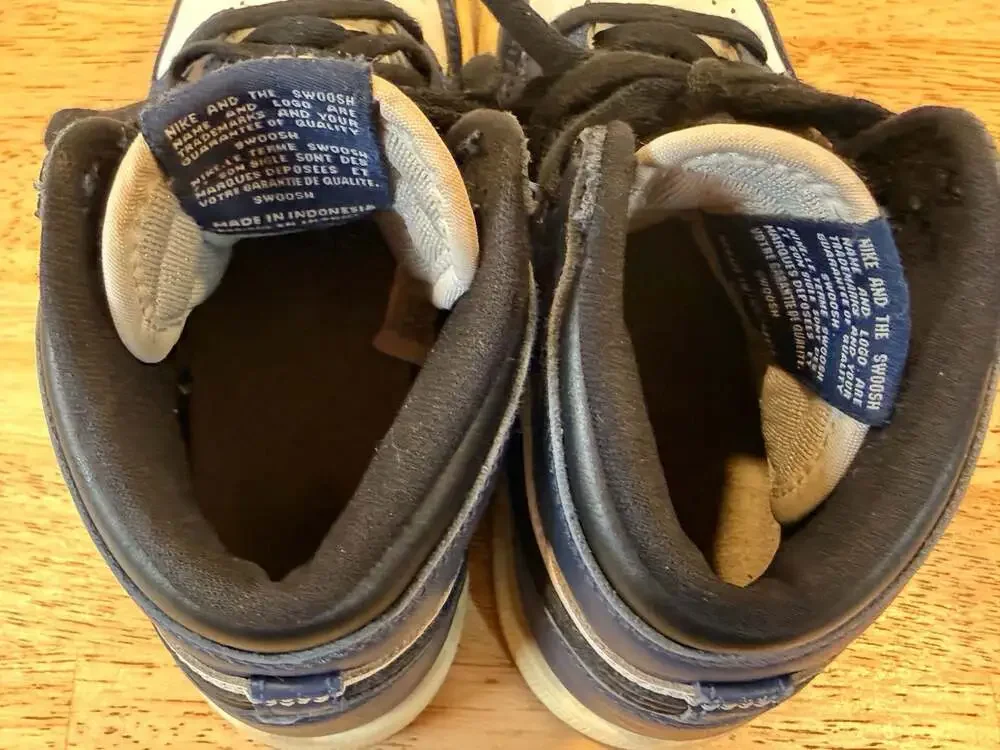 Air Jordan 1 Retro High OG 'Midnight Navy' Sneakers kids Size 2Y